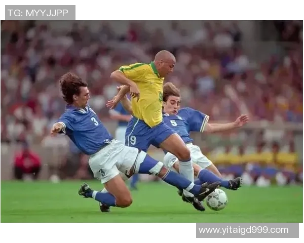 足球巨星的日常：从晨跑到训练场再到家庭时光的全纪录