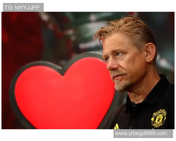 足球球星精彩瞬间壁纸：汇聚传奇球员独特风采，感受赛场上的激情与荣耀